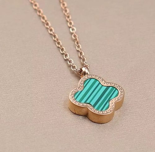 Arany-Zöld Színű Gyöngyház Lóhere Nyaklánc